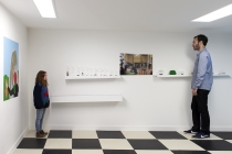 A l'intérieur de l'espace «Sam Moore». Anabelle Hulaut & David Michael Clarke. Outside-In. Exposition à la Chapelle du Genêteil. Château-Gontier. 2015.