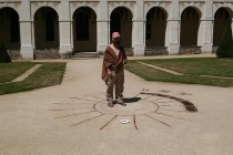 Eric Madeleine. Gnome-Gnomon. Performance. Le Couvent des Ursulines. Château-Gontier. 2015.