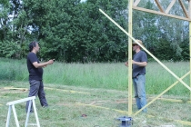 David Michael Clarke. Flying Black Cow Club. Building the trailer stage. Quinzaine Radieuse #06. Piacé-le-Radieux. 2014.