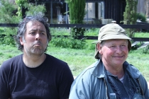 David Michael Clarke. Flying Black Cow Club. Building the trailer stage. Quinzaine Radieuse #06. Piacé-le-Radieux. 2014.