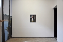 Guillaume Janot. Photo de mariage d'Anabelle Hulaut et David Michael Clarke. 2003. Vue de l'exposition: Flying Black Cow Utopia Club. Galérie du Dourven. Trédez-Locquémeau. 2014. Photo: Hervé Beurel.