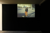Francesco Finizio. Diaporama: Walking the dog, promenades plastiques. 1998. Vue de l'exposition: Flying Black Cow Utopia Club. Galérie du Dourven. Trédez-Locquémeau. 2014. Photo: Hervé Beurel.