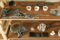 Christelle Familiari. Ensemble de sculptures. Vue de l'exposition: Flying Black Cow Utopia Club. Galérie du Dourven. Trédez-Locquémeau. 2014. Photo: Hervé Beurel.