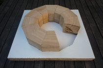 Fabrication du squelette de l’incroyable hérisson volant dans l’atelier à Château-Gontier, 2016.
