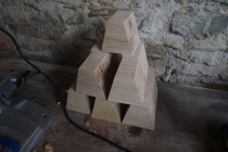 Fabrication du squelette de l’incroyable hérisson volant dans l’atelier à Château-Gontier, 2016.