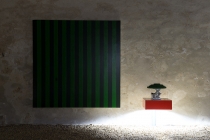 Holophane Judd. Recovered lamposts. Exposition Outside-In. La Chapelle du Genêteil, 2015. Photo : Marc Domage.