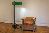 David Michael Clarke. Holophane-Judd. 2015. Salon LC2 All-Weather (après Le Corbusier). 2015. Vue de l'exposition. Maison Modèle. Collection FRAC Normandie Caen. Radar, Bayeux. 2017. @ David Michael Clarke