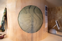 Oeuvres de Marie Angelé, Hervé Beurel et Bonella Holloway. Vue de l'exposition collective, "Madame Orain et la mogette magique". La Cuisine centre d'art, Nègrepelisse. 2017. Photo Hervé Beurel. © Les artists & David Michael Clarke ADAGP.