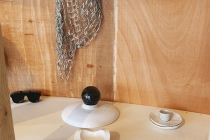 Oeuvres de Christelle Familliari et Anabelle Hulaut. Vue de l'exposition collective, "Madame Orain et la mogette magique". La Cuisine centre d'art, Nègrepelisse. 2017. Photo Hervé Beurel. © Les artists & David Michael Clarke ADAGP.