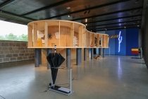 Vue de l'exposition collective, "Madame Orain et la mogette magique". La Cuisine centre d'art, Nègrepelisse. 2017. Photo Hervé Beurel. © Les artists & David Michael Clarke ADAGP.