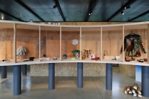 Vue de l'exposition collective, "Madame Orain et la mogette magique". La Cuisine centre d'art, Nègrepelisse. 2017. Photo Hervé Beurel. © Les artists & David Michael Clarke ADAGP.