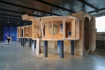 Vue de l'exposition collective, "Madame Orain et la mogette magique". La Cuisine centre d'art, Nègrepelisse. 2017. Photo Hervé Beurel. © Les artists & David Michael Clarke ADAGP.