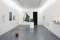 Vue de l'exposition, Multiples #05. Exposition collective. Galerie RDV, Nantes. 2014. Photo : Léa Cotart-Blanco.