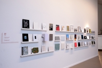 Recto-Verso. Exposition collective & vente aux enchères « à l’aveugle » au profit du Secours populaire français. Organisée par AMAC à la Fondation Louis Vuitton, Paris, 2015. Photo: Bernard Nicolau-Bergeret.