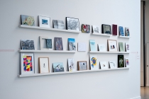 Recto-Verso. Exposition collective & vente aux enchères « à l’aveugle » au profit du Secours populaire français. Organisée par AMAC à la Fondation Louis Vuitton, Paris, 2015. Photo: Bernard Nicolau-Bergeret.