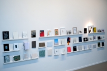 Recto-Verso. Exposition collective & vente aux enchères « à l’aveugle » au profit du Secours populaire français. Organisée par AMAC à la Fondation Louis Vuitton, Paris, 2015. Photo: Bernard Nicolau-Bergeret.