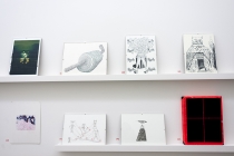 Recto-Verso. Exposition collective & vente aux enchères « à l’aveugle » au profit du Secours populaire français. Organisée par AMAC à la Fondation Louis Vuitton, Paris, 2015. Photo: Bernard Nicolau-Bergeret.