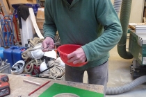 La construction du fauteuil «Rietveld Montauban» en 2014. Avec Jean-Luc Rault. Ateliers d'Itinéraires Bis, Saint-Brieuc.