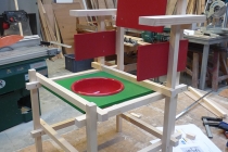 La construction du fauteuil «Rietveld Montauban» en 2014. Avec Jean-Luc Rault. Ateliers d'Itinéraires Bis, Saint-Brieuc.