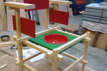 La construction du fauteuil «Rietveld Montauban» en 2014. Avec Jean-Luc Rault. Ateliers d'Itinéraires Bis, Saint-Brieuc.