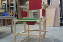 La construction du fauteuil «Rietveld Montauban» en 2014. Avec Jean-Luc Rault. Ateliers d'Itinéraires Bis, Saint-Brieuc.