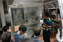 Visite du Frac Normandie Caen. Dans le cadre d'une résidence artistique organisé par le FRAC Normandie Caen au Collège Sainte Thérèse à Saint-Pierre-en-Auge. 2017.