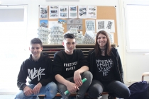 Enseigner & apprendre. Réalisation des sculptures à partir des balles de golf récupérées. Dans le cadre d'une résidence artistique organisé par le Frac Normandie Caen au Collège Sainte Thérèse à Saint-Pierre-en-Auge. 2017.
