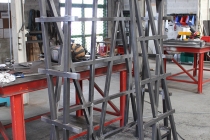Visite de l'atelier Métal RJ. Dans le cadre d'une résidence artistique organisé par le Frac Normandie Caen au Collège Sainte Thérèse à Saint-Pierre-en-Auge. 2017.
