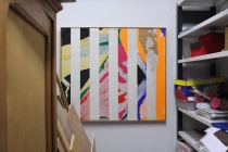 Gilles Mahé - Villéglé sur Buren (Hommage à Bertrand Lavier). Dans l'exposition, Placard-Placard. Dans le cadre d'une résidence artistique organisé par le Frac Normandie Caen au Collège Sainte Thérèse à Saint-Pierre-en-Auge. 2017.