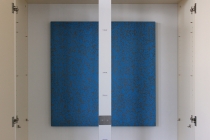 François Morellet - Répartition aléatoire de 40 000 carrés. Dans l'exposition, Placard-Placard. Dans le cadre d'une résidence artistique organisé par le Frac Normandie Caen au Collège Sainte Thérèse à Saint-Pierre-en-Auge. 2017.