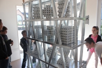 David Michael Clarke - Balade pour Rudy et Gilles. Sculpture réalisalée dans le cadre d'une résidence artistique organisé par le Frac Normandie Caen au Collège Sainte Thérèse à Saint-Pierre-en-Auge. 2017.