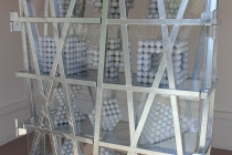David Michael Clarke - Balade pour Rudy et Gilles. Sculpture réalisalée dans le cadre d'une résidence artistique organisé par le Frac Normandie Caen au Collège Sainte Thérèse à Saint-Pierre-en-Auge. 2017.