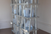 David Michael Clarke - Balade pour Rudy et Gilles. Sculpture réalisalée dans le cadre d'une résidence artistique organisé par le Frac Normandie Caen au Collège Sainte Thérèse à Saint-Pierre-en-Auge. 2017.