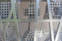 David Michael Clarke - Balade pour Rudy et Gilles. Sculpture réalisalée dans le cadre d'une résidence artistique organisé par le Frac Normandie Caen au Collège Sainte Thérèse à Saint-Pierre-en-Auge. 2017.