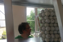 David Michael Clarke - Balade pour Rudy et Gilles. Sculpture réalisalée dans le cadre d'une résidence artistique organisé par le Frac Normandie Caen au Collège Sainte Thérèse à Saint-Pierre-en-Auge. 2017.