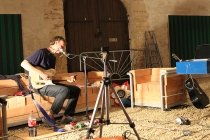 Shipsides & Beggs. Song writing session. Dans l'exposition, Outside-In. Château-Gontier. 2015.