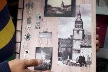 Livrés réalisés en carton ondulé par les habitants de Vitré Communauté. Exposition 'Solarium'. Médiathèque Madame de Sévigné, Vitré. 2019. © ADAGP Paris 2019 / David Michael Clarke.