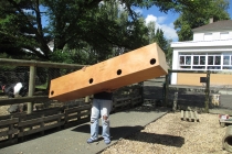 L'installation de l'unité d'Habitation pour 24 Lapins dans la ferme pédagogique de l'école Pierre & Maire Curie. Mayenne. 2015.