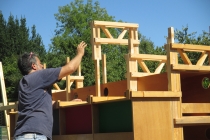 L'installation de l'unité d'Habitation pour 24 Lapins dans la ferme pédagogique de l'école Pierre & Maire Curie. Mayenne. 2015.