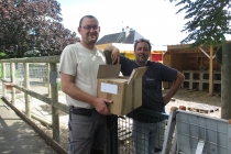 L'installation de l'unité d'Habitation pour 24 Lapins dans la ferme pédagogique de l'école Pierre & Maire Curie. Mayenne. 2015.
